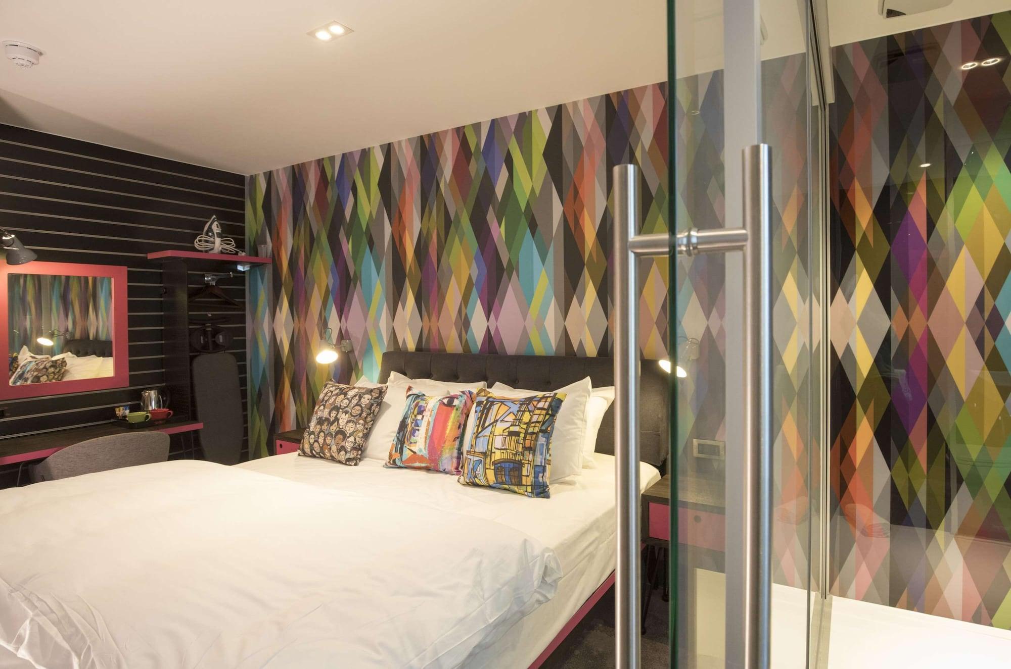 Village Bristol Hotel 4*