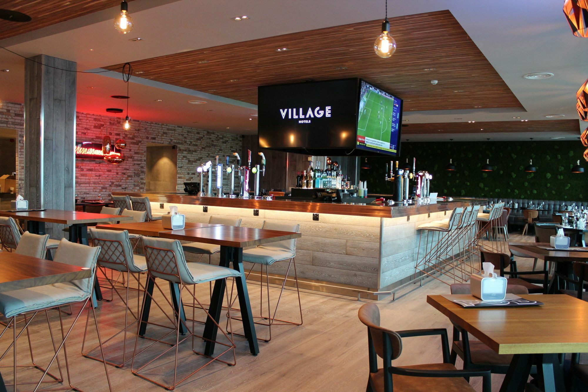 Village Bristol 4*
